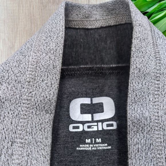 NWOT OGIO TRANSITION PULLOVER TOP - Picture 3 of 6